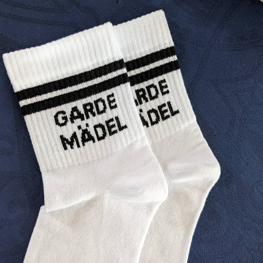 Gardemaus Socken – Sportliche Retro Tennissocken für Gardetanz & Karneval