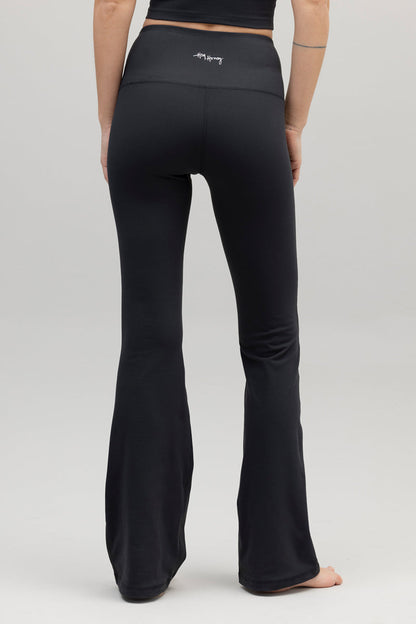 High-waist flared leggings Altijd gekleed in het zwart